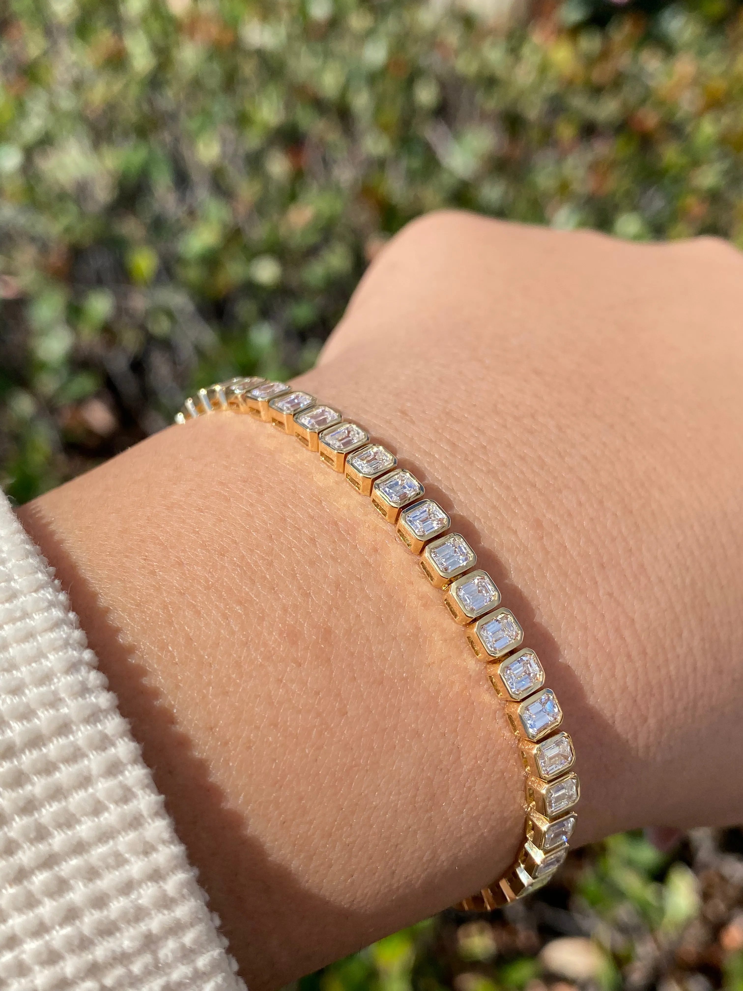 14K Gold Emerald Bezel Diamond Tennis Bracelet