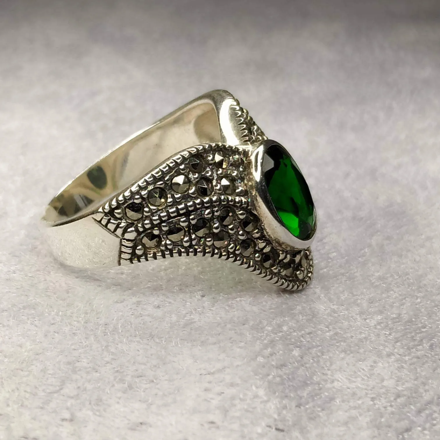 Art Deco Ring Silver Emerald Green Marcasite wishbone