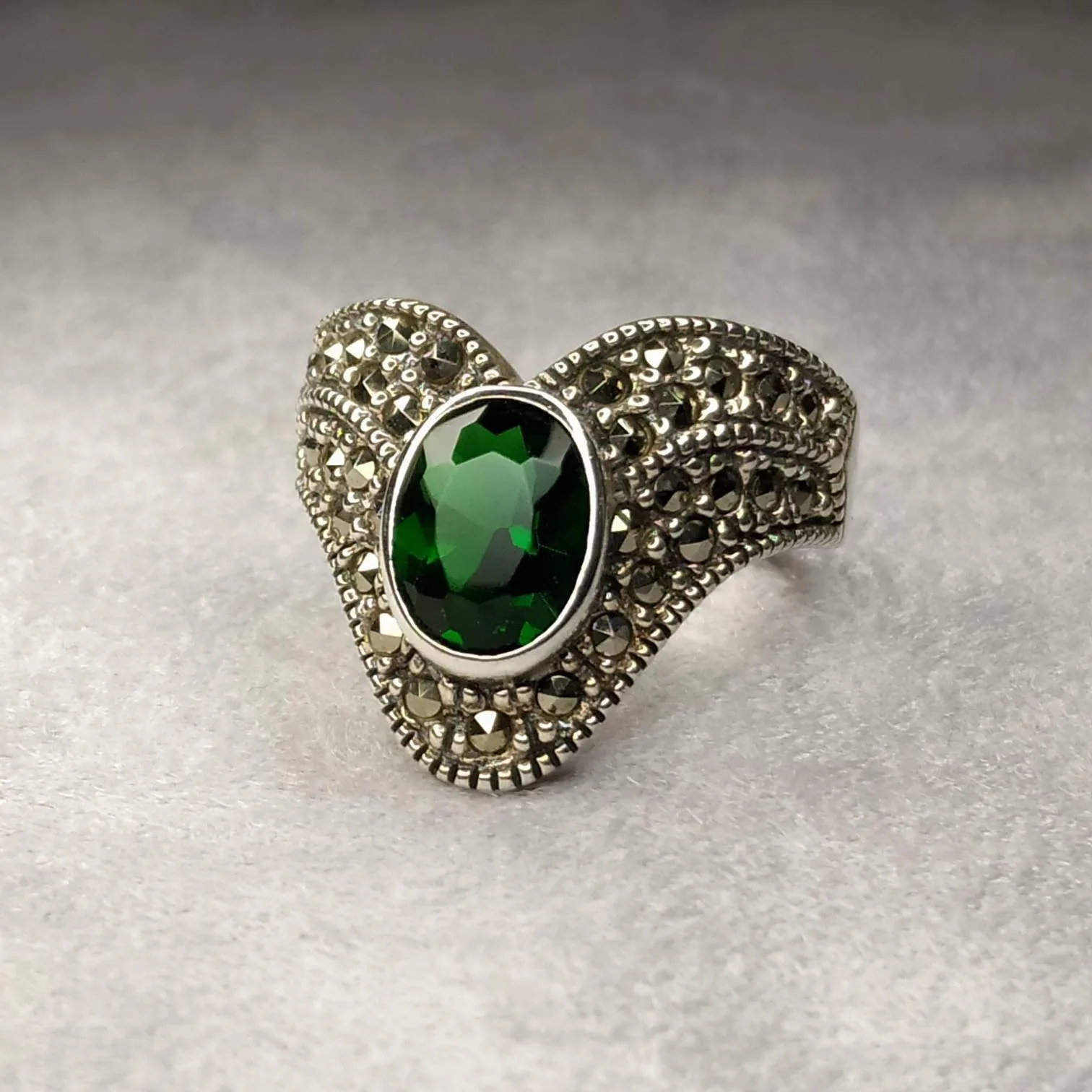 Art Deco Ring Silver Emerald Green Marcasite wishbone