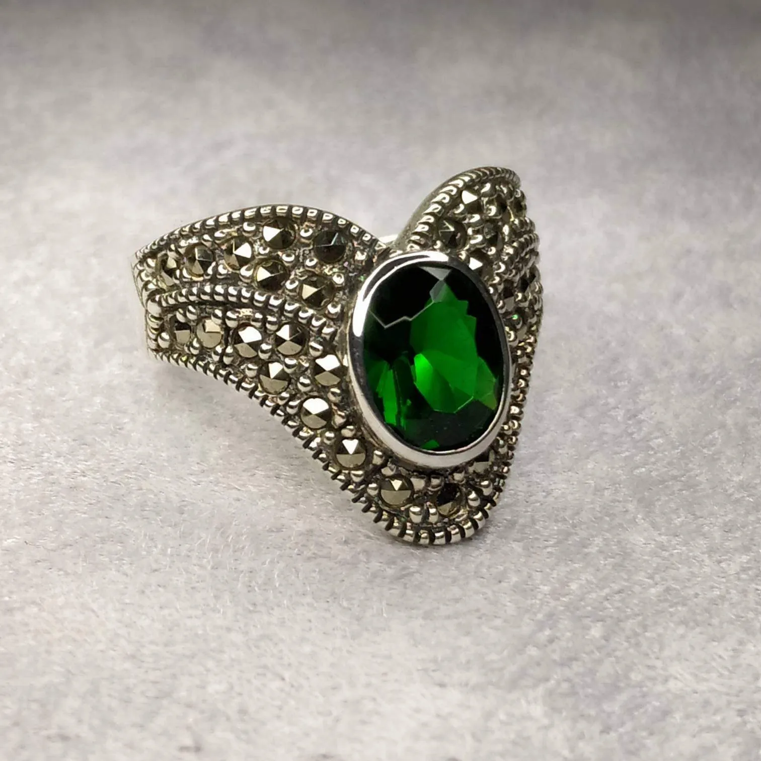 Art Deco Ring Silver Emerald Green Marcasite wishbone