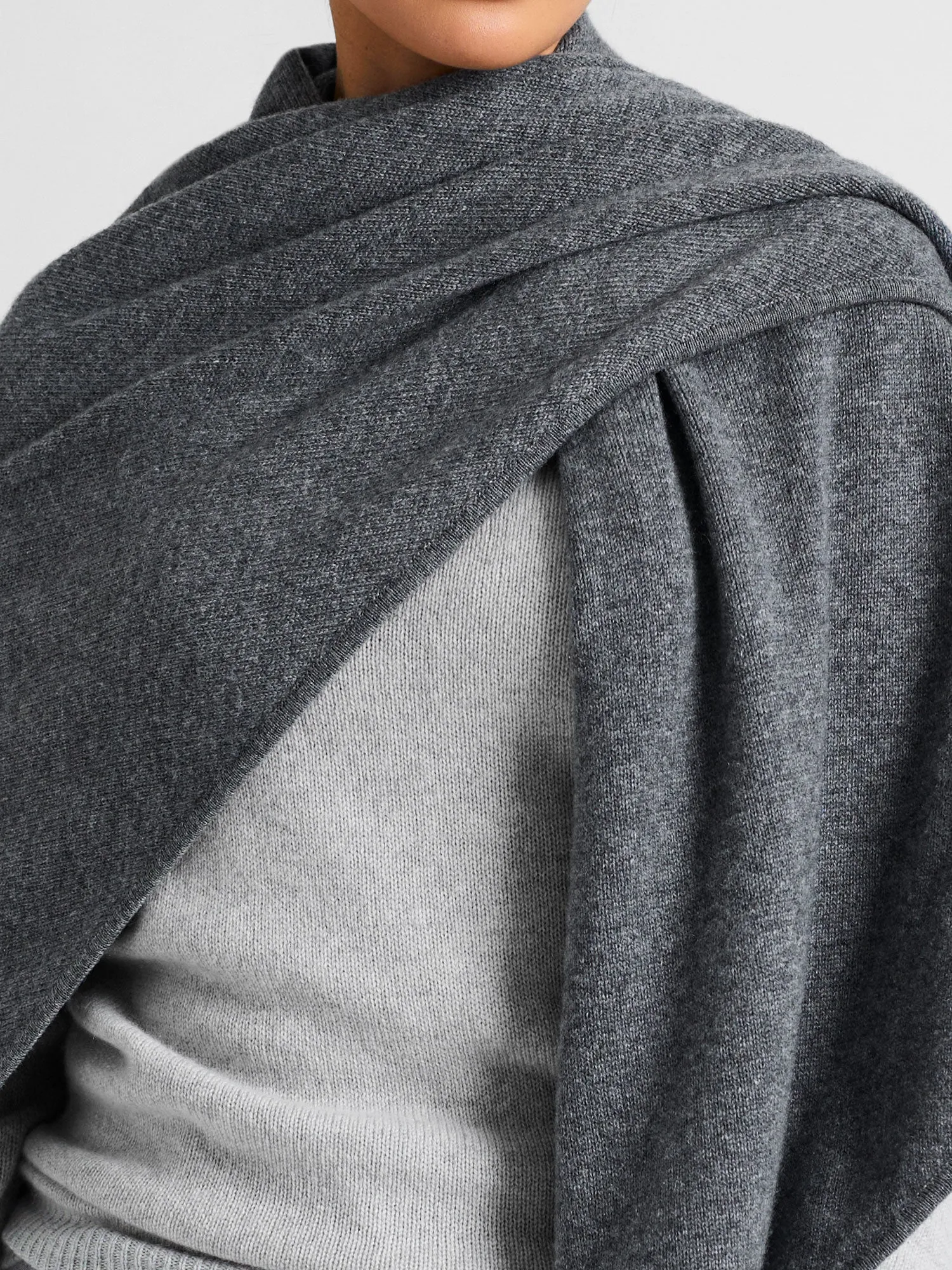 Cashmere scarf "Triangle" - dark grey