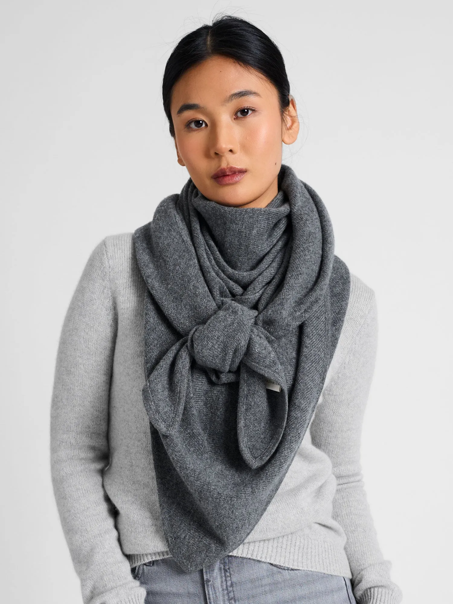 Cashmere scarf "Triangle" - dark grey