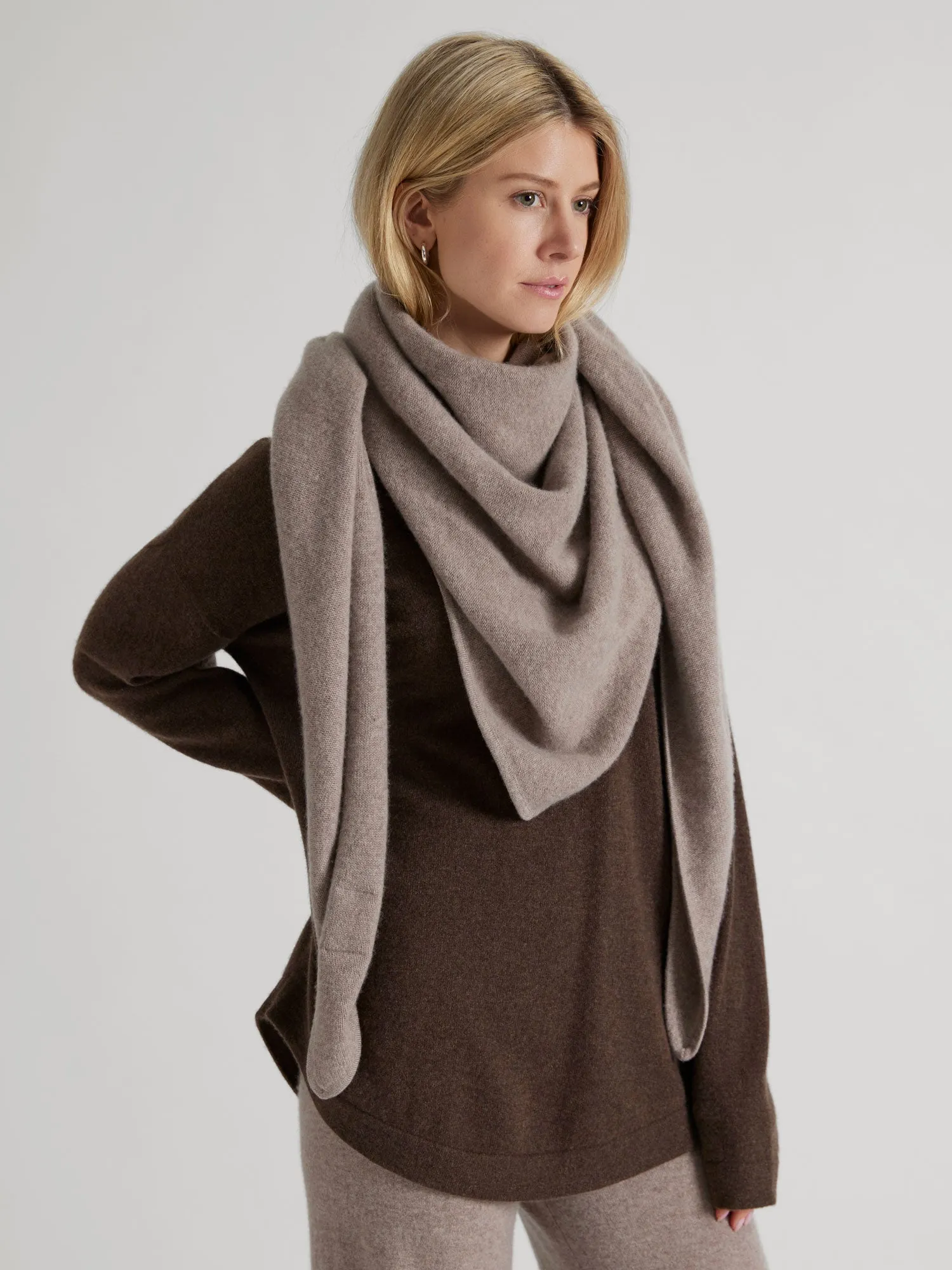 Cashmere scarf "Triangle" - toast