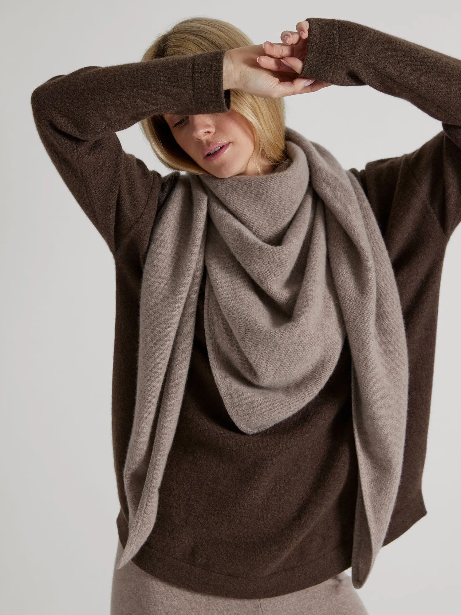 Cashmere scarf "Triangle" - toast