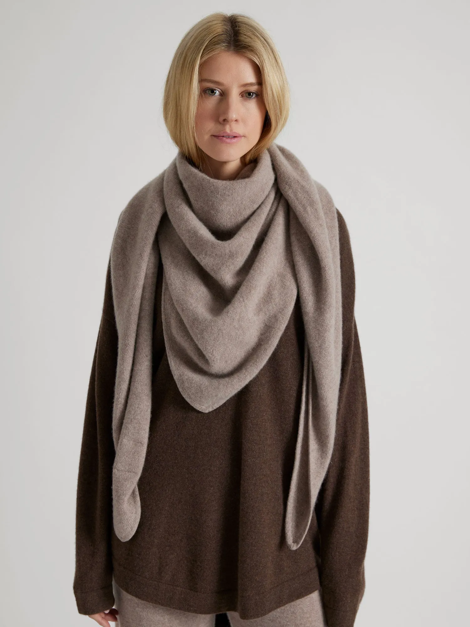 Cashmere scarf "Triangle" - toast