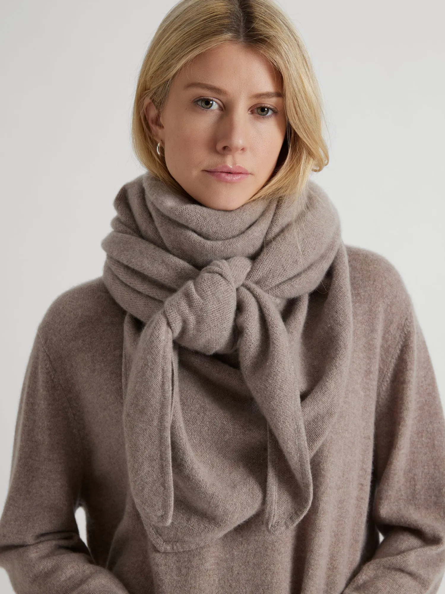 Cashmere scarf "Triangle" - toast