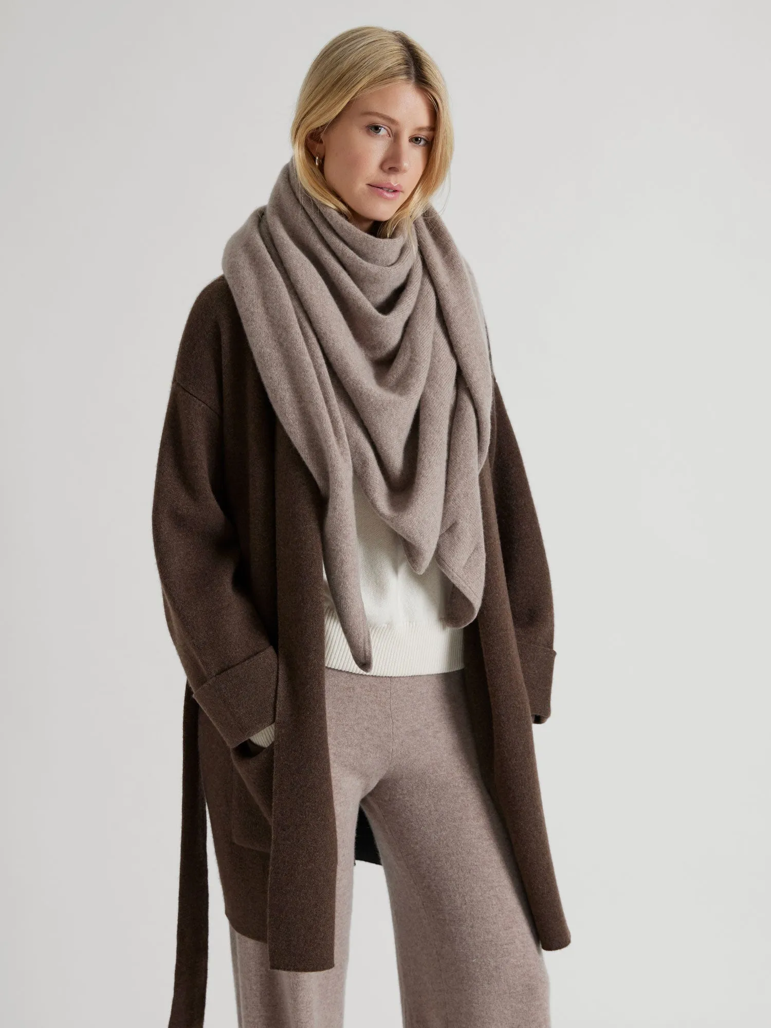 Cashmere scarf "Triangle" - toast