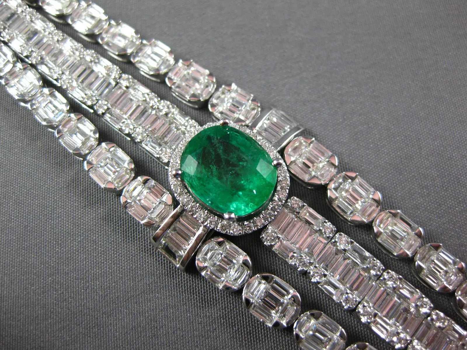 EXTRA LARGE 16.19CT DIAMOND & AAA EMERALD 18K WHITE GOLD OVAL BALLERINA BRACELET