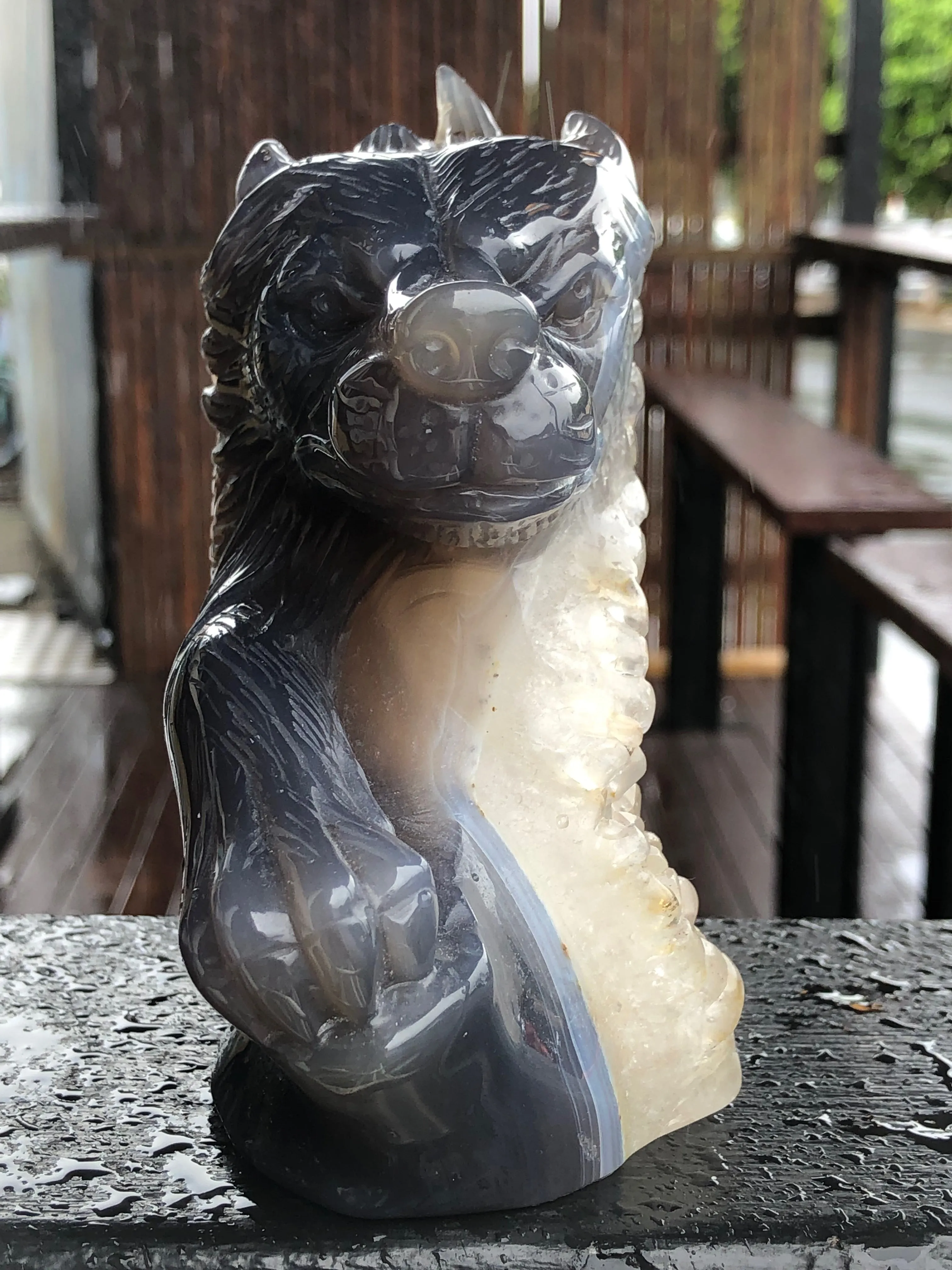 Grey and Blue Banded Agate and Quartz Geode Wolf Sculpture [1k1090]