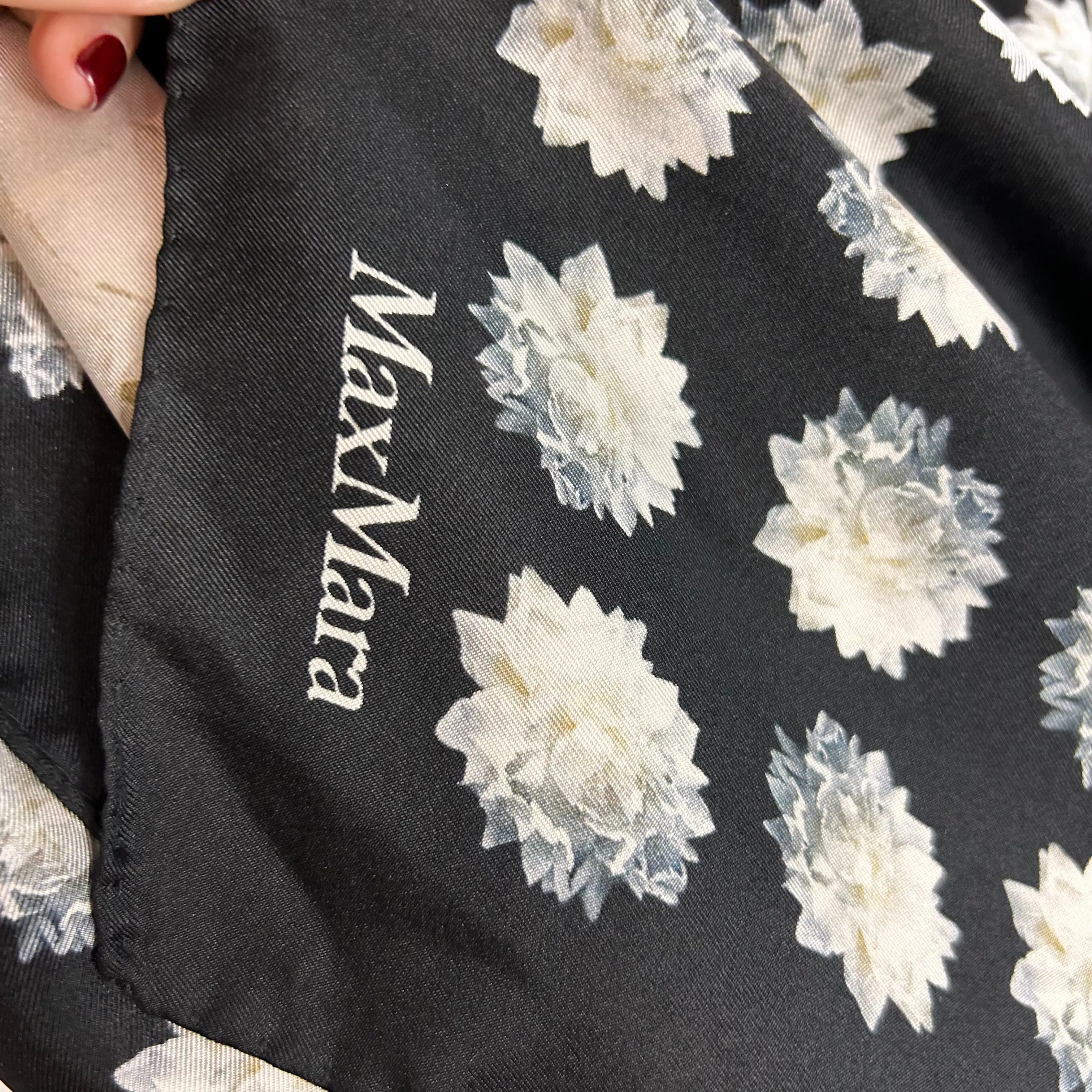 Max Mara £145 Black & Ivory Rose Print Silk Scarf