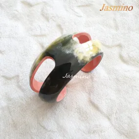 Natural Handmade Bracelet Cuff J17645, Source as Buffalo Horn and Lacquered