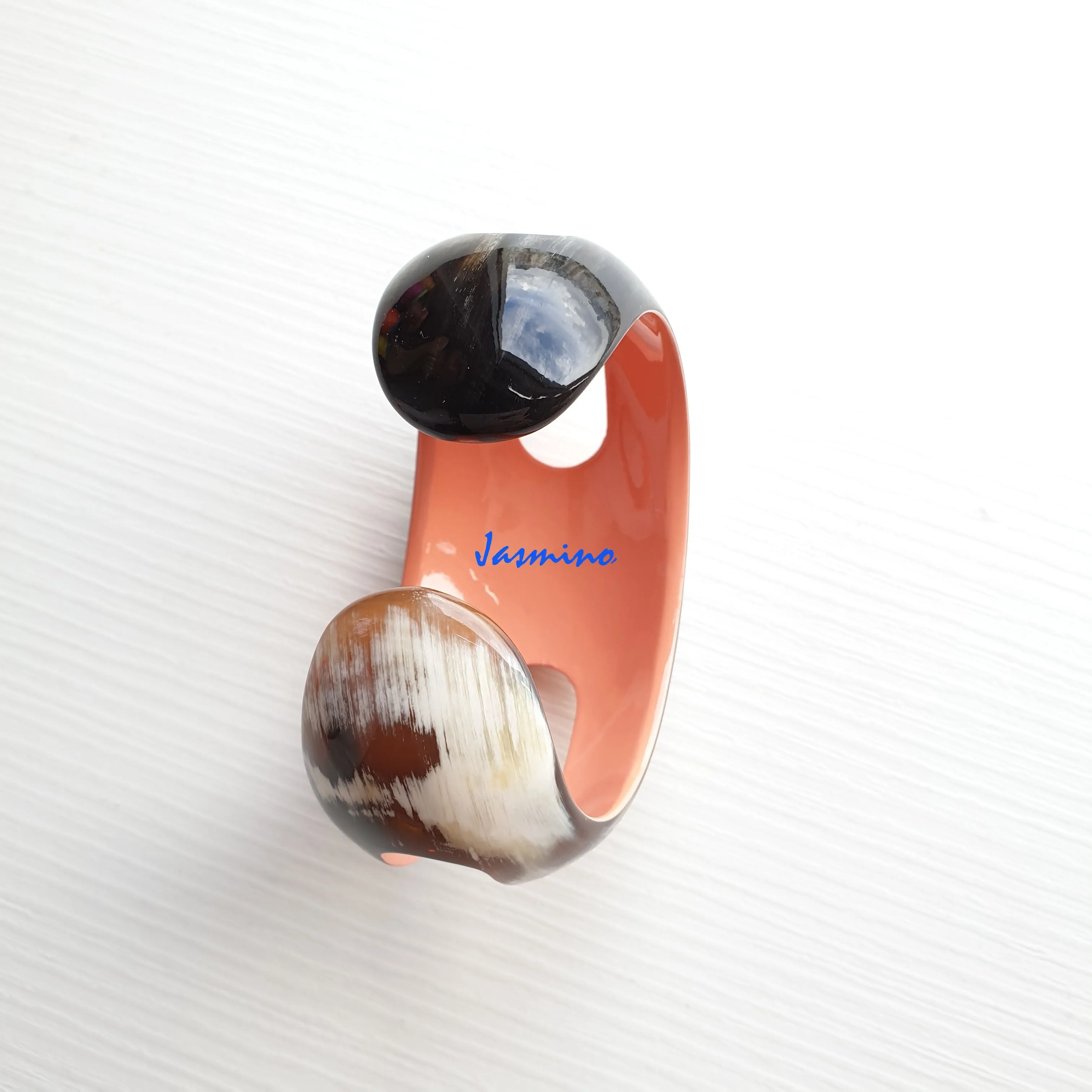 Natural Handmade Bracelet Cuff J17645, Source as Buffalo Horn and Lacquered