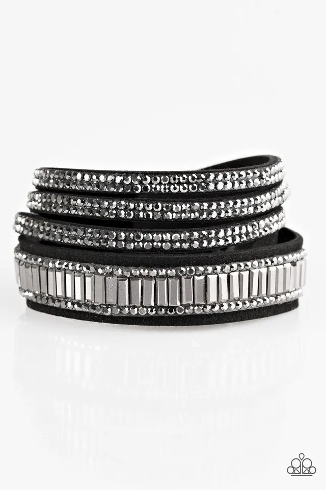 Paparazzi Bracelet ~ Just In SHOWTIME - Black