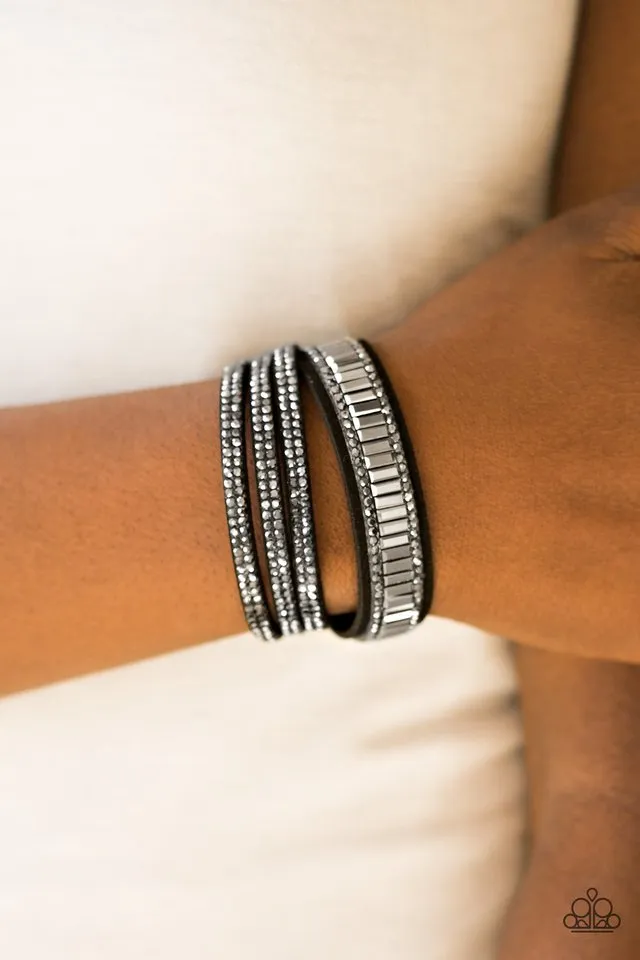 Paparazzi Bracelet ~ Just In SHOWTIME - Black