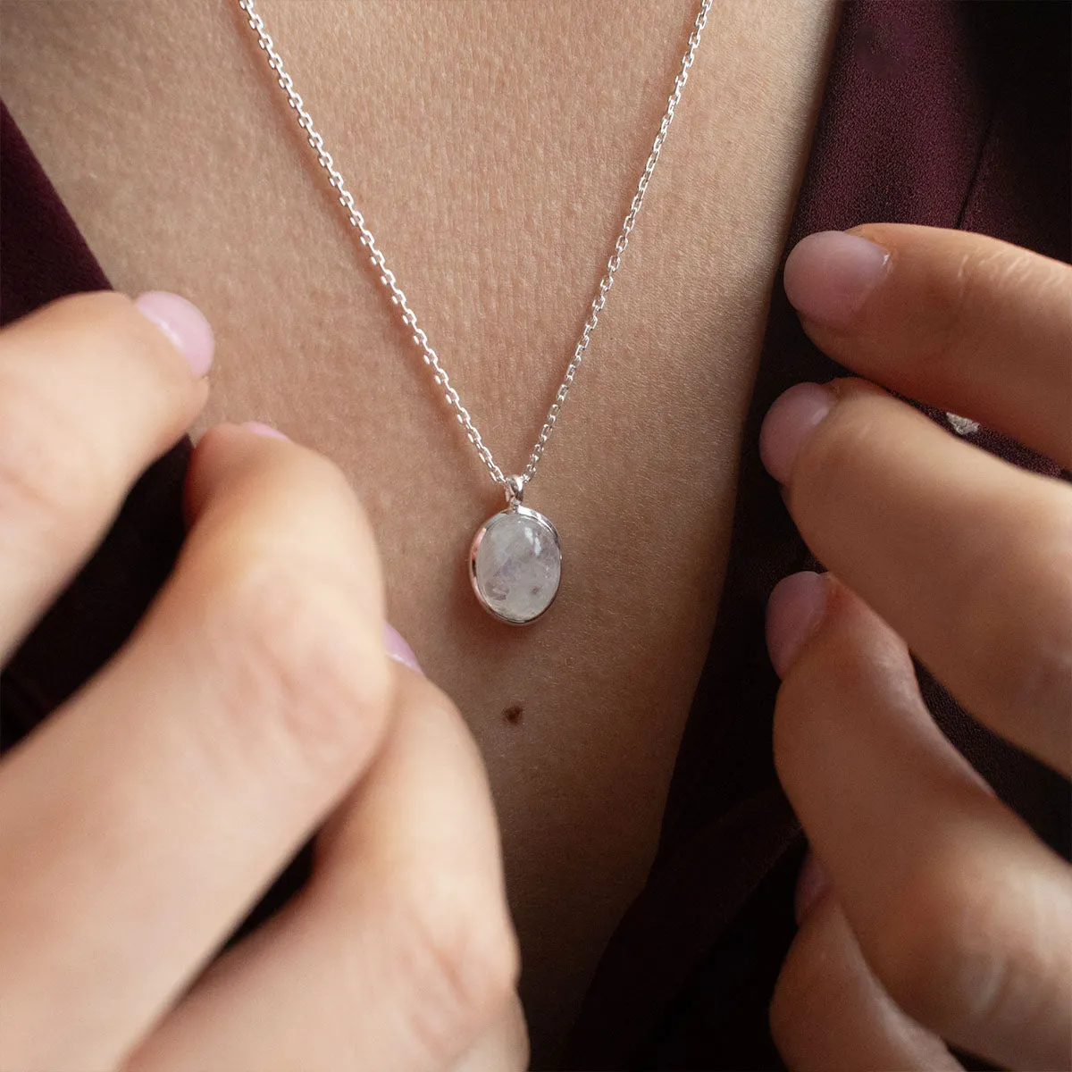 Silver Cab Oval Rainbow Moonstone Necklace