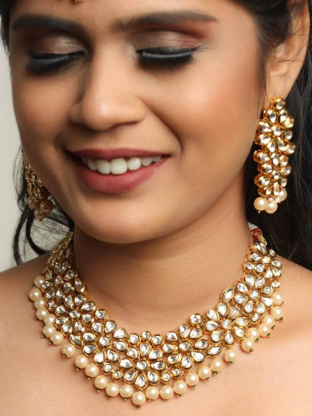 Simple Kundan Choker With Pearls Necklace Set