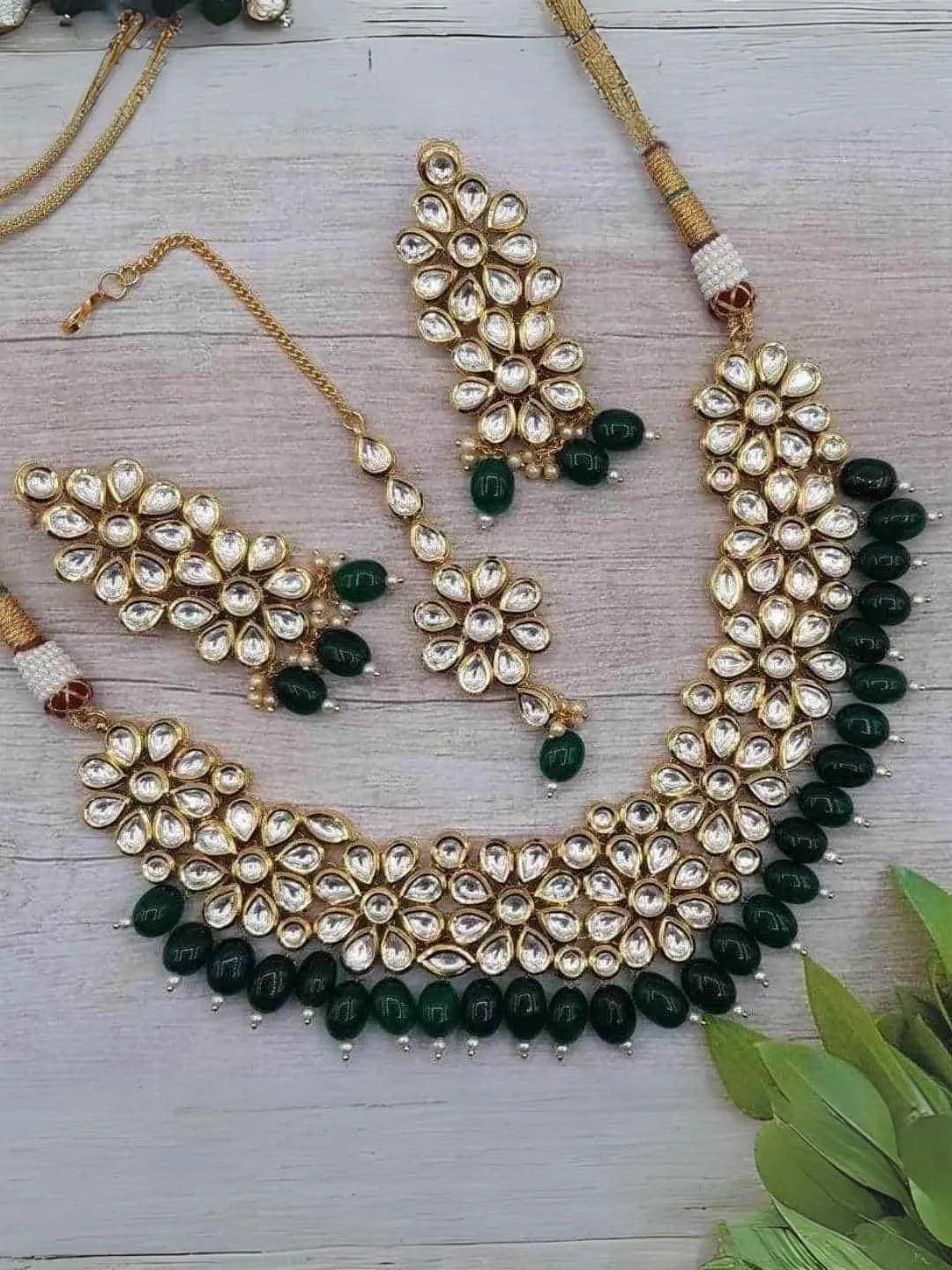 Simple Kundan Choker With Pearls Necklace Set