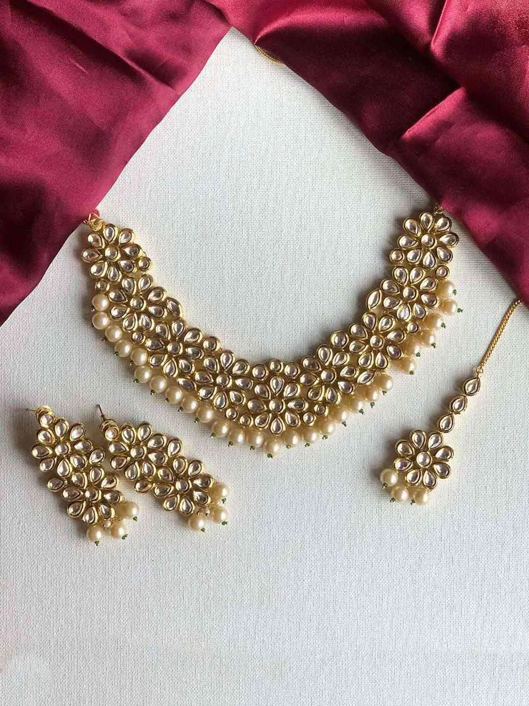 Simple Kundan Choker With Pearls Necklace Set