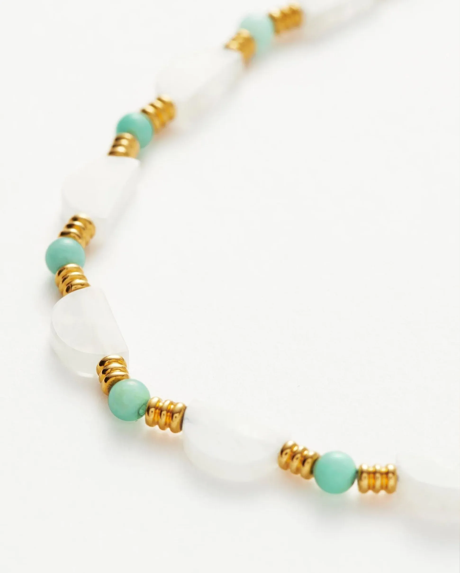 ZENYU WHITE BEADED HALF MOON NECKLACE / GOLD